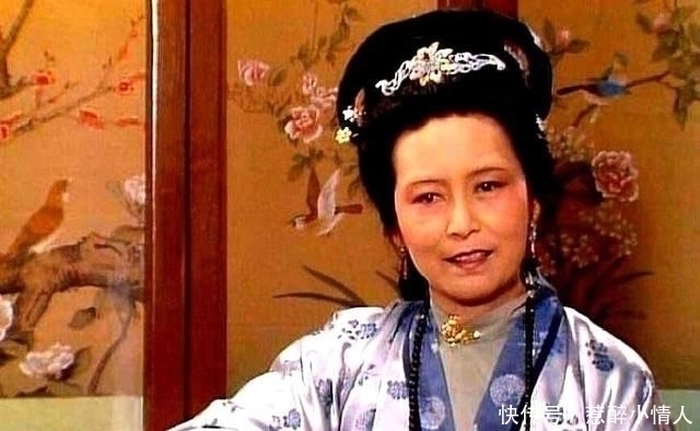 贾母|赵姨娘是如何嫁给贾政的，贾母王夫人给出答案，活脱脱又一个晴雯