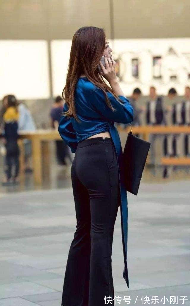 直筒裤 白色露肩上衣搭配牛仔打底裤,流行搭配,看起来更有范儿