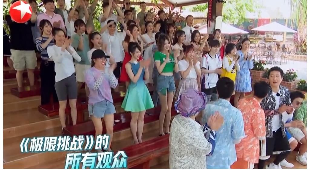 施嘉宁|《极挑7》收官，总导演施嘉宁抽烟画面被拍，左手拿烟cue邓伦