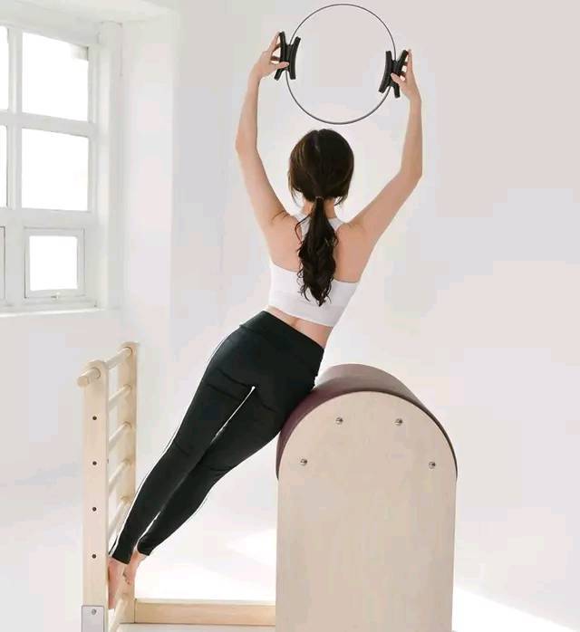 美女 性感丰腴的美女,穿时尚打底裤,非常漂亮!