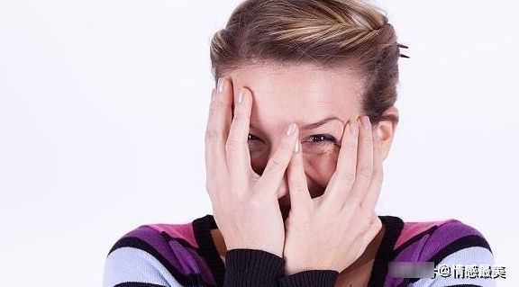 发育|给新生儿换尿不湿时,尽量改掉3个坏习惯,或许有助宝宝脊椎发育