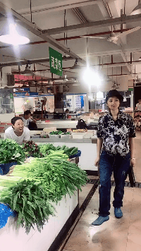 |搞笑GIF:老师不好意思,走错教室了!