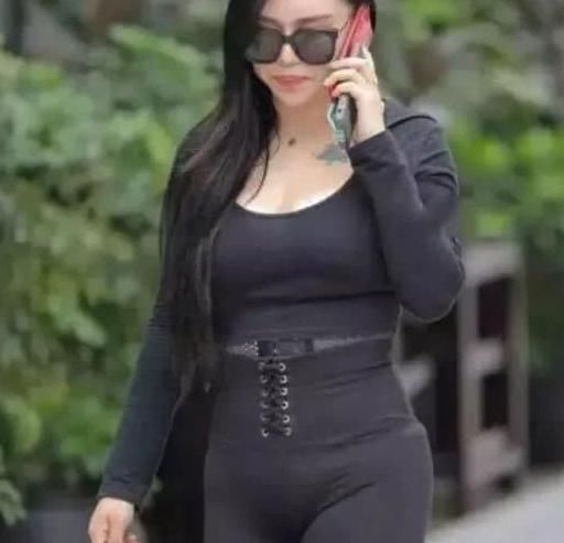 打底裤美女的魅力,曲线唯美,望尘莫及