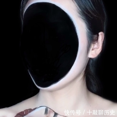 小姐姐在脸上化“创意妆”，开局：又在作妖，结局：认输还不行吗？