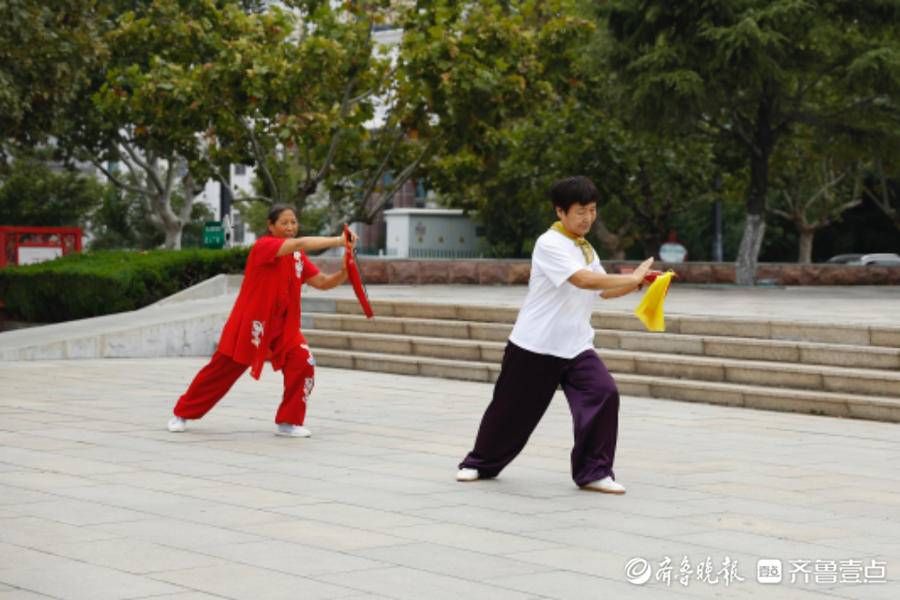 文化广场|壹图集｜美好假期，泰安市民从晨练开始