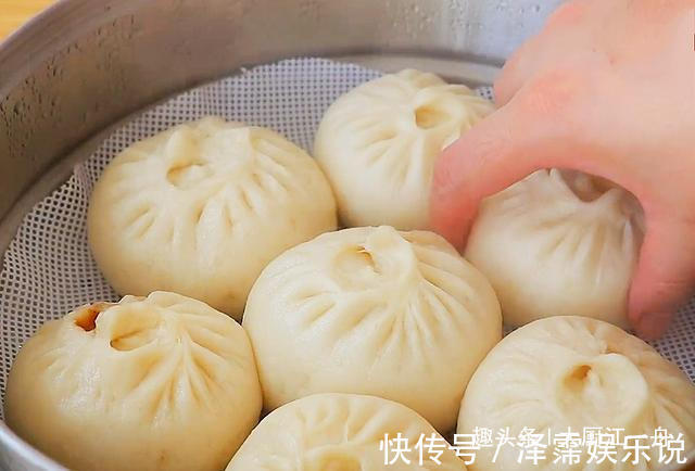 发面|最近蒸包子的这个做法火了,不用醒面,直接上锅蒸,上桌就被抢光