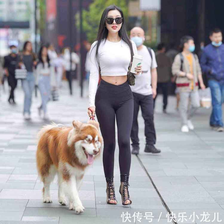 潮流 洋气甜美的打底裤穿搭更显潮流气质,百搭耐看又大方,充满童趣