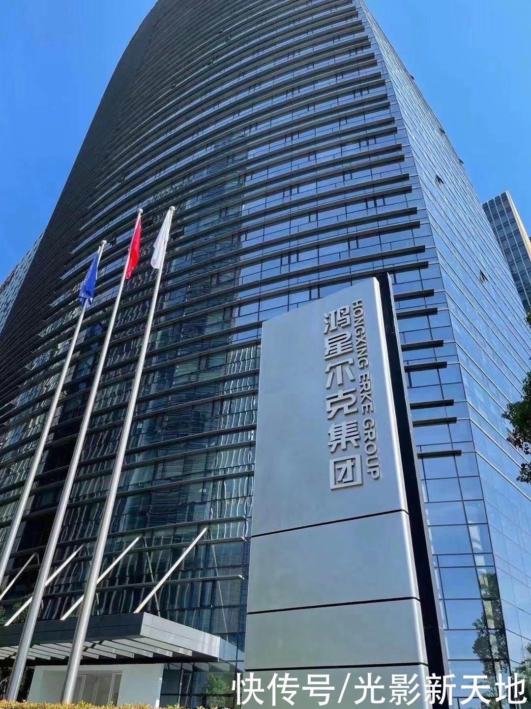 拍摄|鸿星尔克视频录制现场曝光，专业团队协助拍摄，进口电脑当提词器
