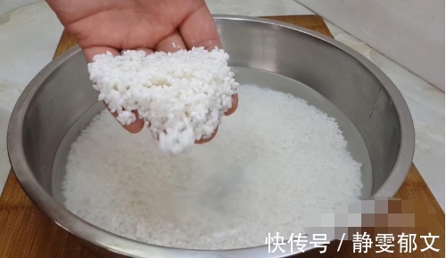 以后大米就这样做,加3个鸡蛋,不用煮不用蒸,比披萨馅饼都好吃