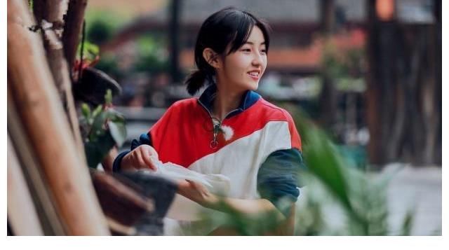梁靖康|看完《盛夏未来》的“精彩花絮”后，估计黄磊老师又想砍点什么