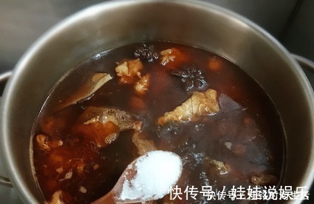 牛肉|炖牛肉时，直接焯水就错了！学会这样做，牛肉软烂入味，特别下饭