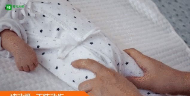 运动左右手|教你4个新生儿亲子游戏，新手爸妈跟娃做起来，不用大眼瞪小眼了