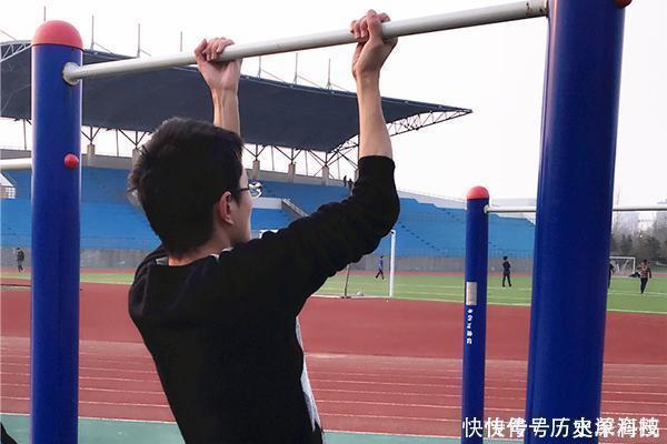 仰卧起坐|男性45岁后,2类动作不再适合做,避免健身变“伤身”