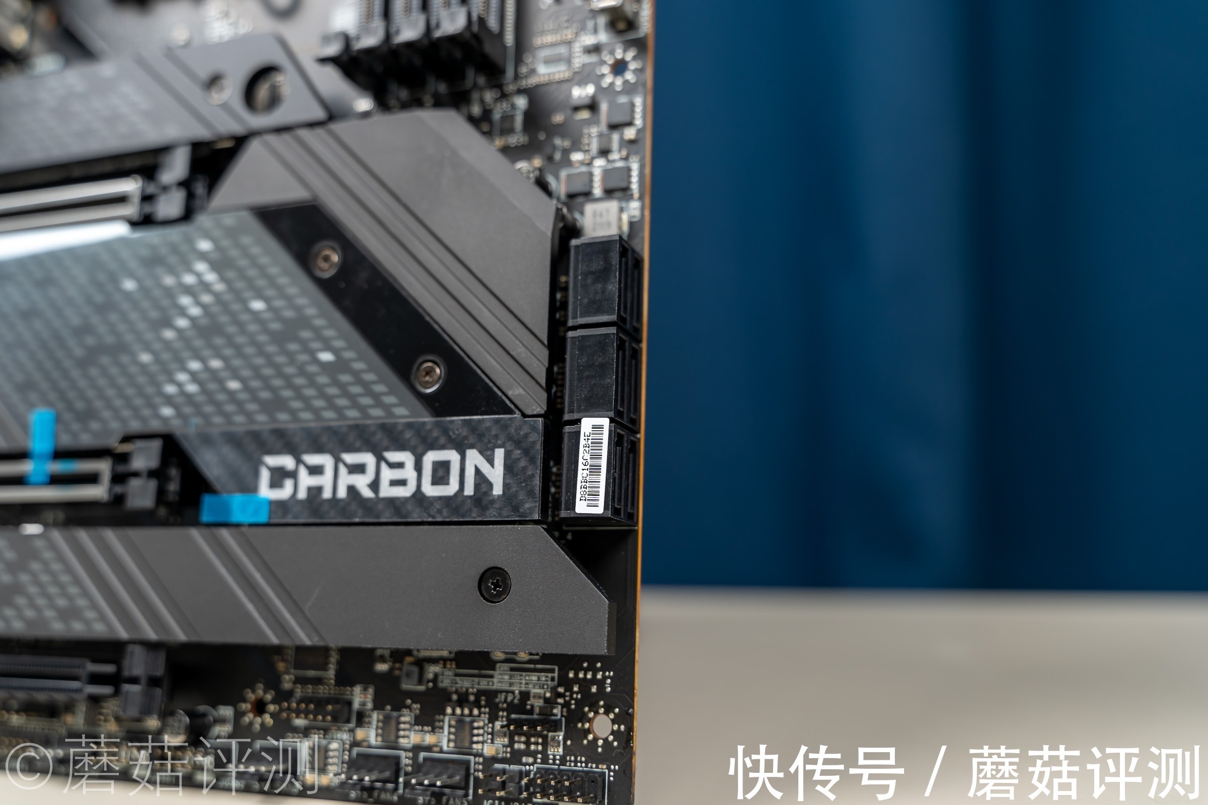 微星Z690|供电规格升级，标配五个M2插槽、微星Z690 CARBON WiFi暗黑主板