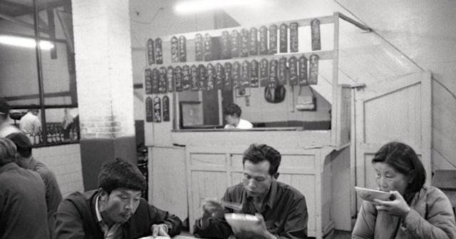 老照片,七八十年代的国营饭店,带你追寻老一辈的美食记忆