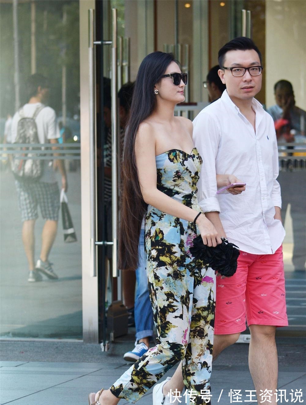 时髦|街拍 时髦的长发美女们, 她们的搭配更是成熟妩媚!