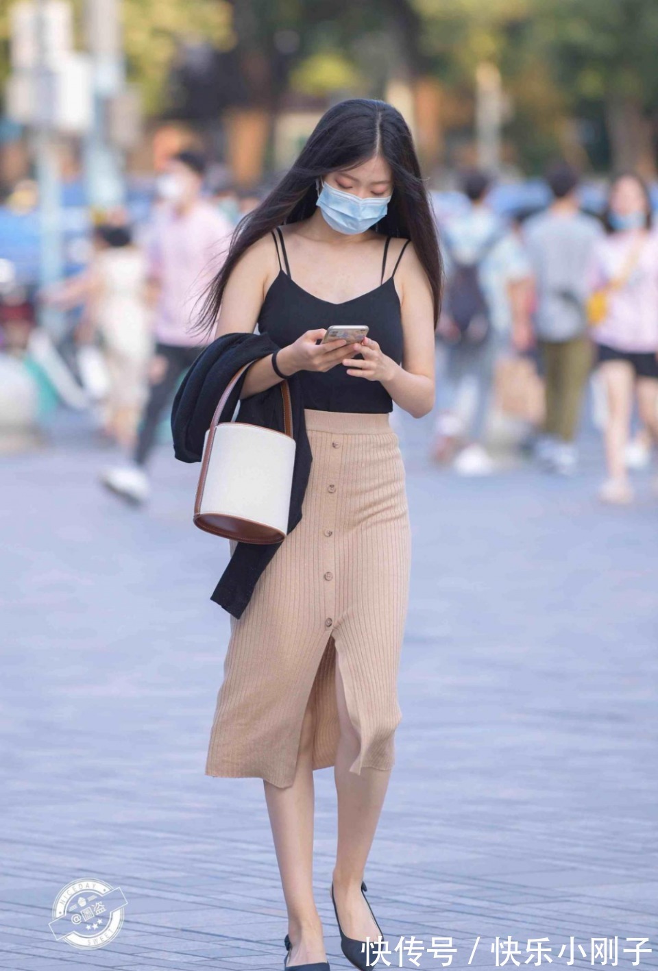 搭配|女神连衣裙穿搭，让造型显得时髦不单调，身材火辣