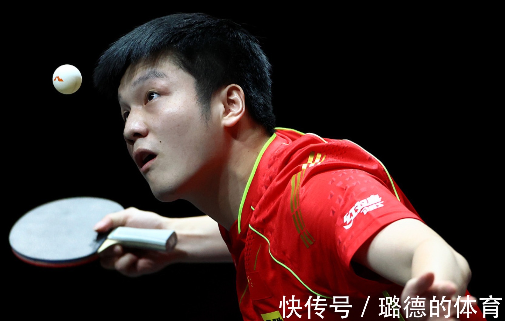 国乒|4位华人领奖,3位身穿中国红!国乒太强,张本智和被打出痛苦面具