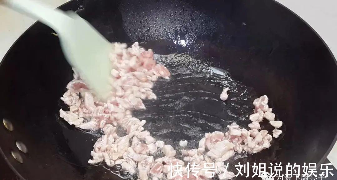 肉末豆腐煎饼|豆腐鸡蛋饼做法,锅里一焖,比吃红烧肉还香,上桌连汤子都不剩