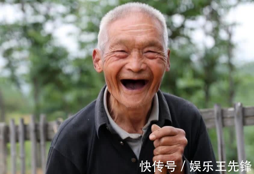 骨骼|什么都不动的老人更健康吗?长寿的老人都这样做,或许对你有帮助