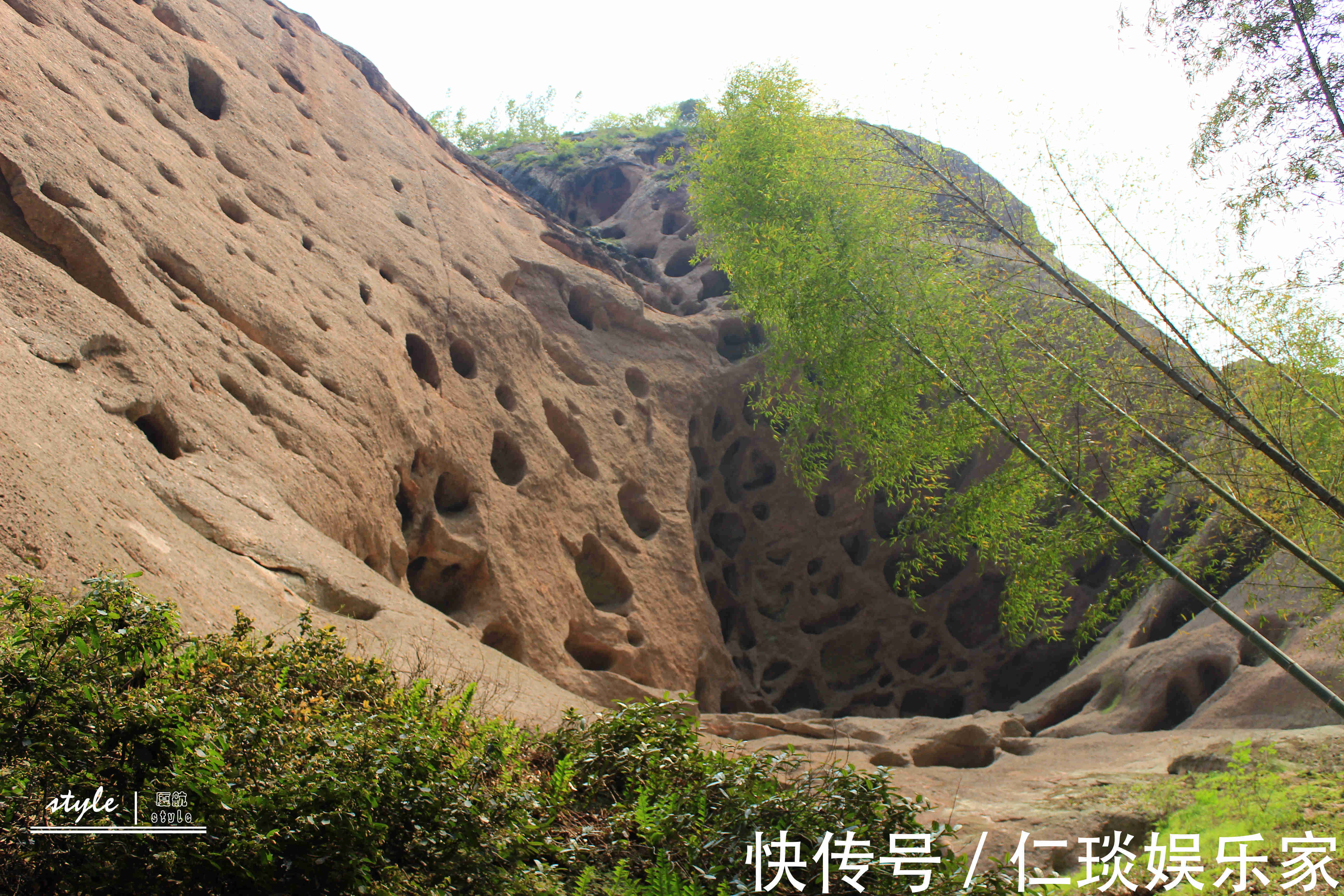 游客|中国最神奇的悬空寺庙，建在悬崖边上，游客络绎不绝，香火不断