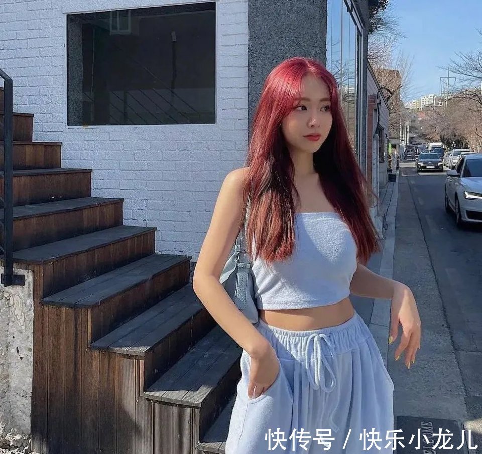 身材 身材好的女生多穿抹胸,搭配卫裤活力满满,仙女的穿搭,爱上它