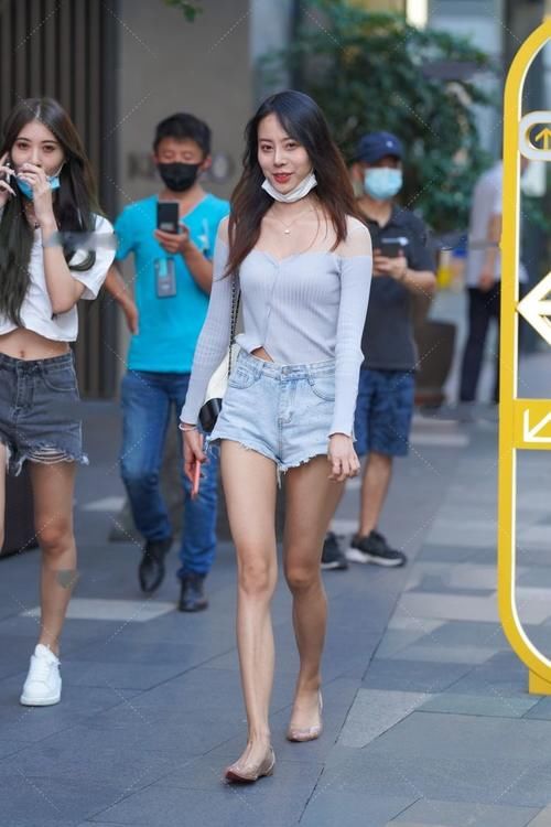 无与伦比、清纯灵秀、高雅靓丽的微胖小姐姐