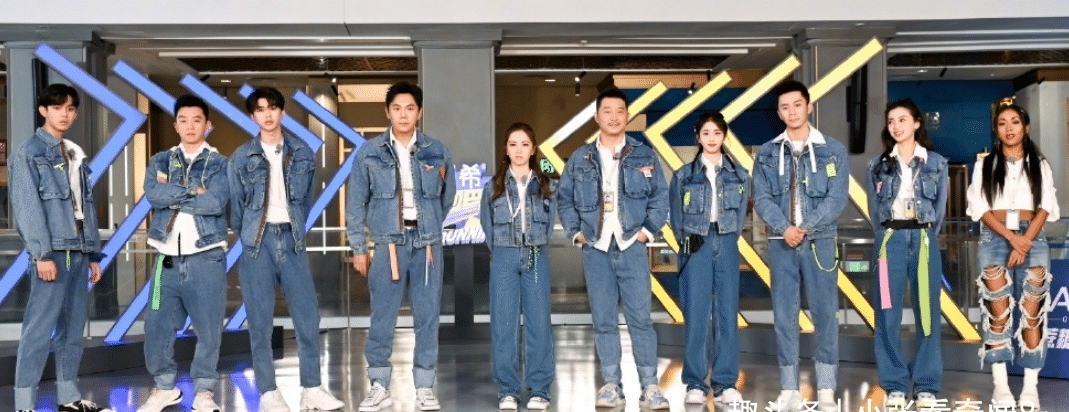 吉克隽逸 《奔跑吧9》首播大合照,baby靠边站,C位是另一位女生
