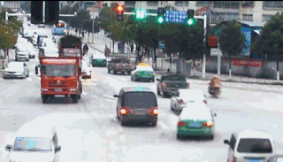 |搞笑GIF:设计师你出来 我保证不打你脸