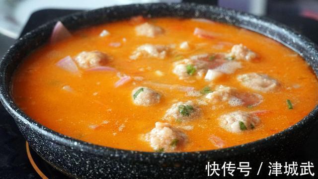 萝卜和它一起炖，味道特别鲜！热腾腾端上桌，营养下饭，吃完暖和