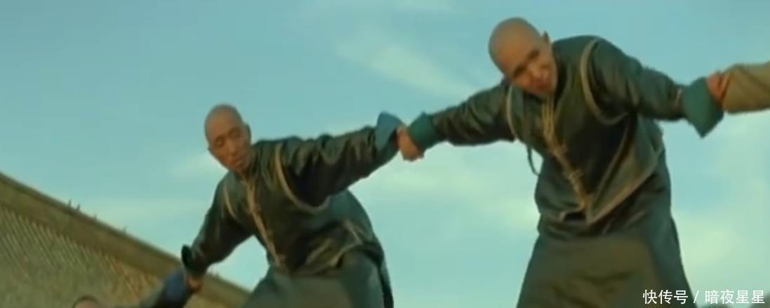 珍贵|溥仪珍贵老照片,他“飞檐走壁”,站在紫禁城房顶看外面的世界!