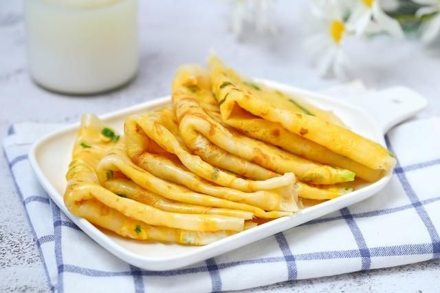 开学后孩子早餐别发愁，两分钟烙一张的营养鸡蛋饼，双手无需沾面