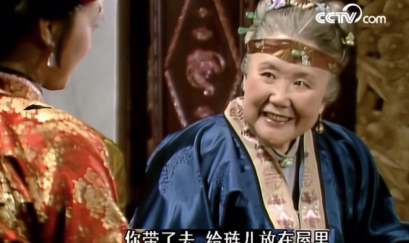 王夫人|贾母真没替鸳鸯打算吗?她对王熙凤开的玩笑,透露了内心想法