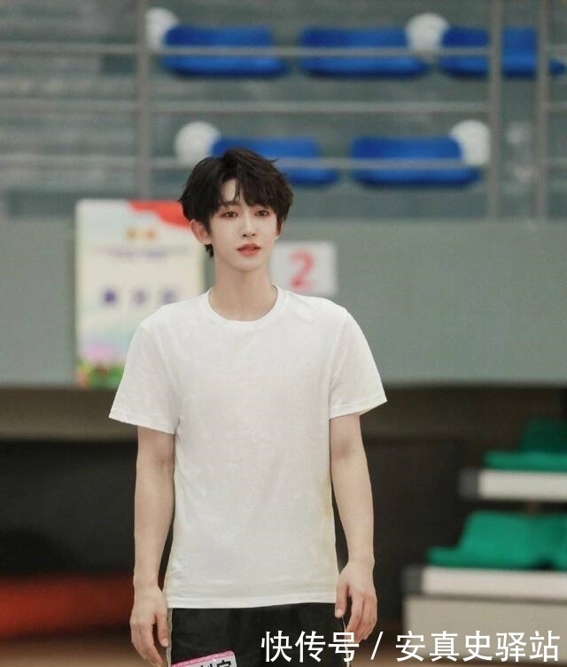 团曲|INTO1快本收视率疯涨破1,刘宇周柯宇受青睐