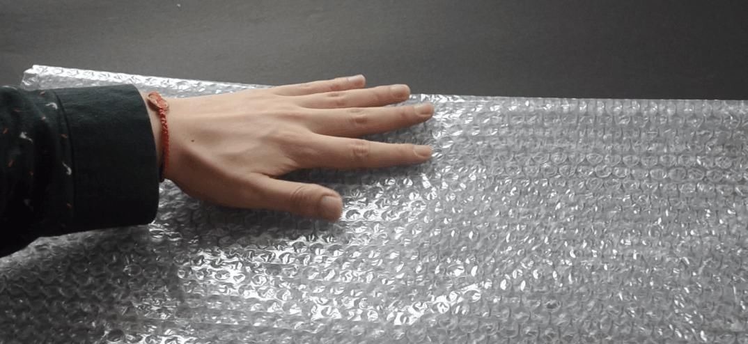 快递箱里的气泡垫别扔了, 没想到它作用这么大, 家家户户用的到