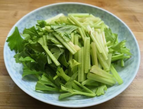 三月少吃大鱼大肉,也别错过这道菜,等于3个鸡蛋,补钙质,孩子长个头