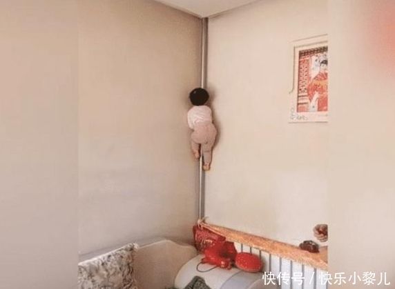可宝|3岁萌娃调皮爬暖气管,动作矫健迅速,网友:少侠你尿不湿要掉了
