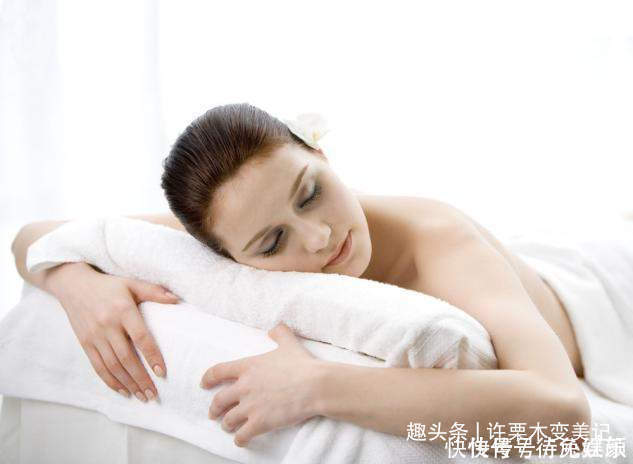 女人睡觉时,要扎发还是散发我做错多年,难怪掉发快,发际线高