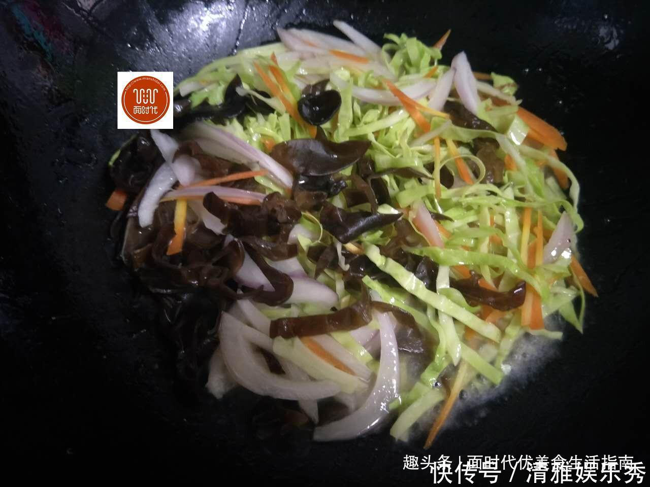  美食生活|方便面别再泡着吃了，教你个方便面的新吃法，外面是买不到的哦！