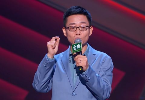 周奇墨|他曾在白宫讲脱口秀调侃拜登，如今屈尊《脱口秀大会》与后辈同台