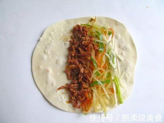 春饼还是自己做出来的香，卷上喜欢的蔬菜和肉丝，太诱人了