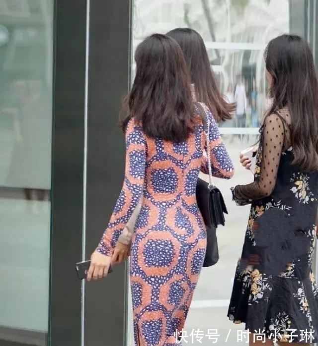 上图|连衣裙的搭配气质卓然,展现女神的自信,好看不挑人