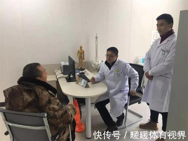 大爷|有高血压的人要注意了，医生：出现这3种状况当心脑出血，要警惕