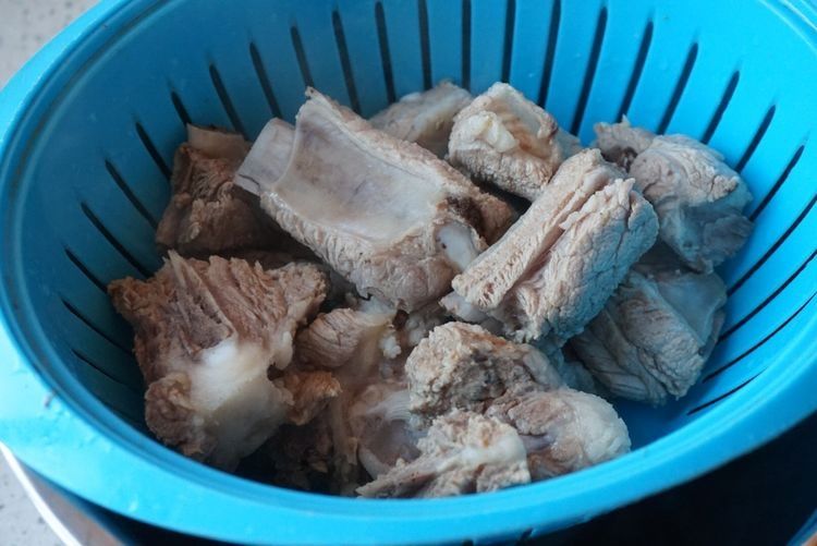 秋季的花样美食，家常豆角排骨饭，饭菜一锅出，省时省力