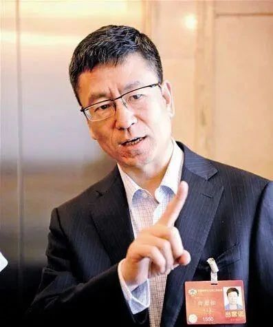 央视才子白岩松痴迷书法,书功不俗,专家不服要懂得藏拙