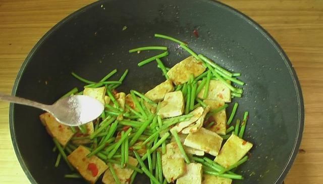 小叶茼蒿|失眠最怕的菜,睡不着觉的人要多吃,帮助睡眠,一觉睡到自然醒