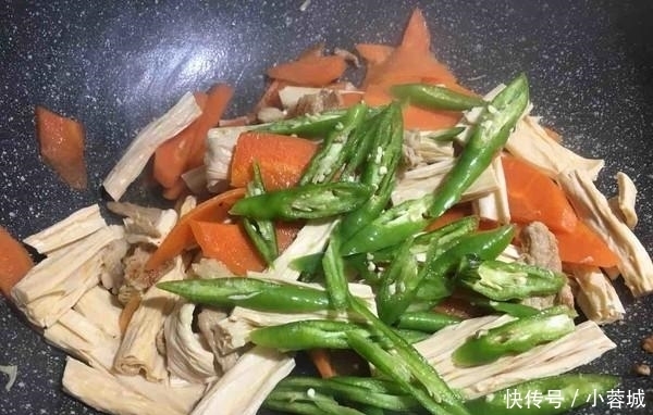 春天来了，这是“小人参”，孩子常吃不生病，个子还能长得快