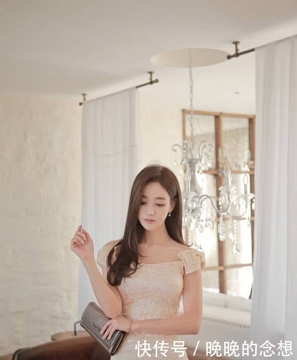 一款俏美的连衣裙,让你秀出不羁风采