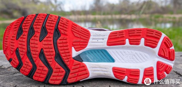 亚瑟士 穿了2年的亚瑟士Kayano 25,今天终于换上Kayano 28,差距也太大了!