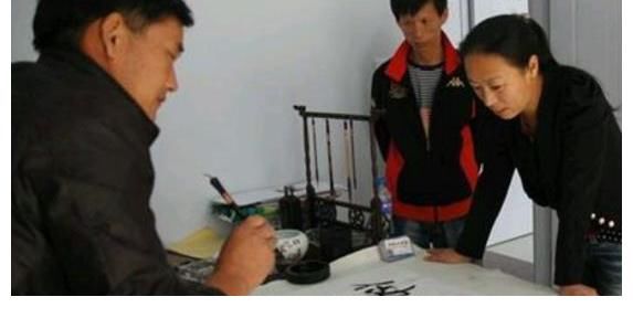 直播&刘晓庆直播卖书法：两个字售价9999，一共卖出16幅，她还说便宜了